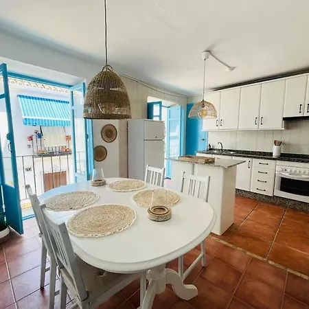 Apartment With Roof Terrace In The Historic Center Estepona